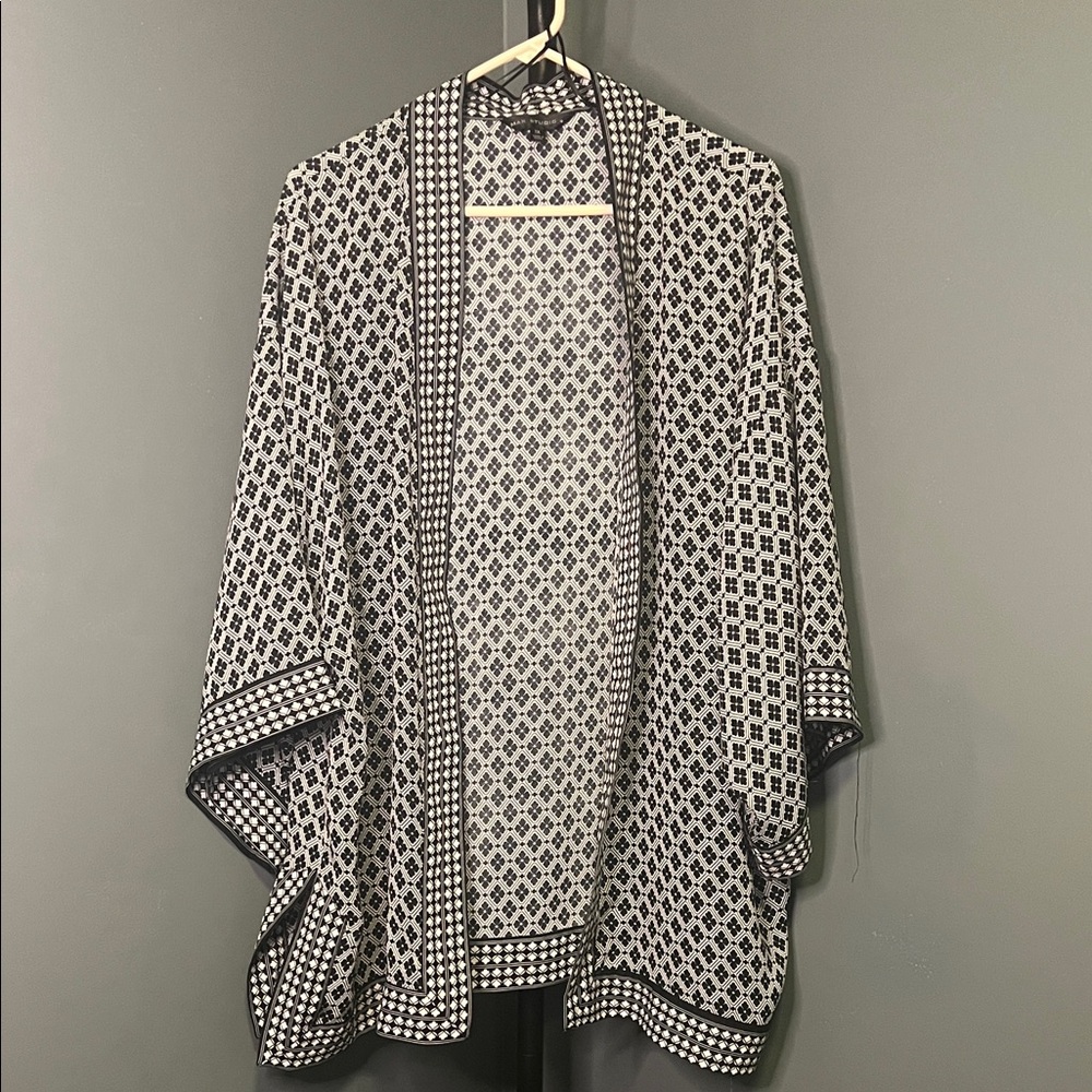 Max Studio Black and White Open-Front Patterned Kimono Shrug